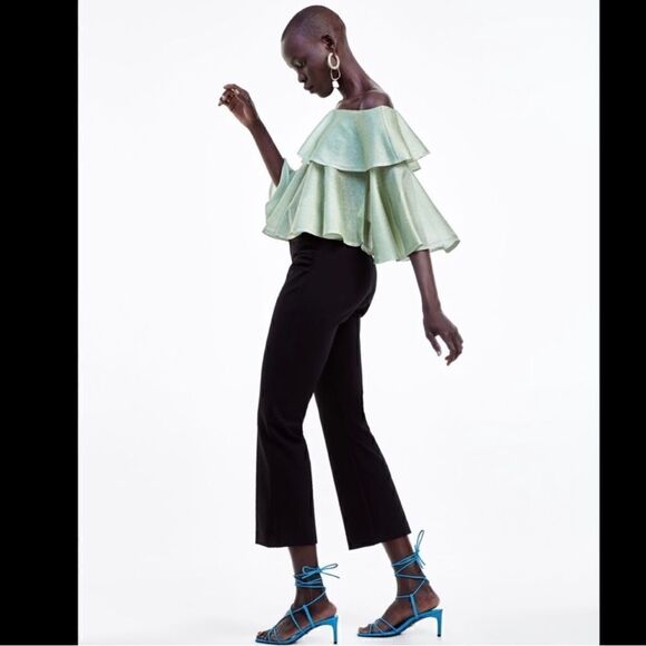 Zara Tops - ZARA OFF THE SHOULDER TOP WITH METALLIC THREAD